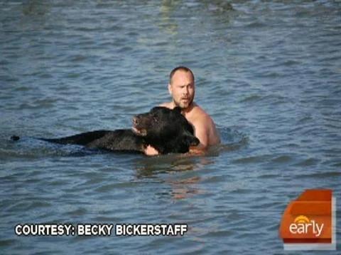 Daring Rescue: Man Swims to Save Drowning Bear!-1