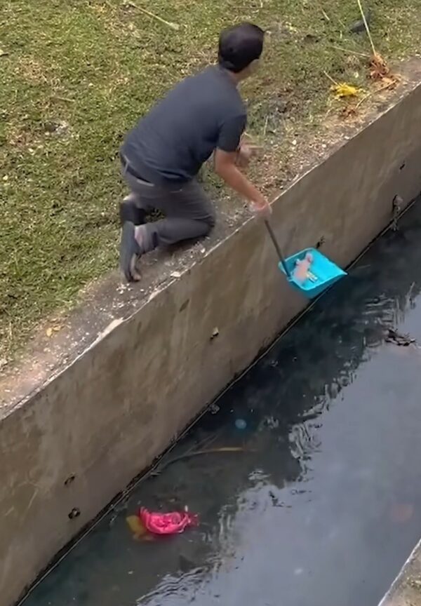 Los rescatistas son testigos de la lucha de un recién nacido por sobrevivir en un canal trepidante Rescue-1